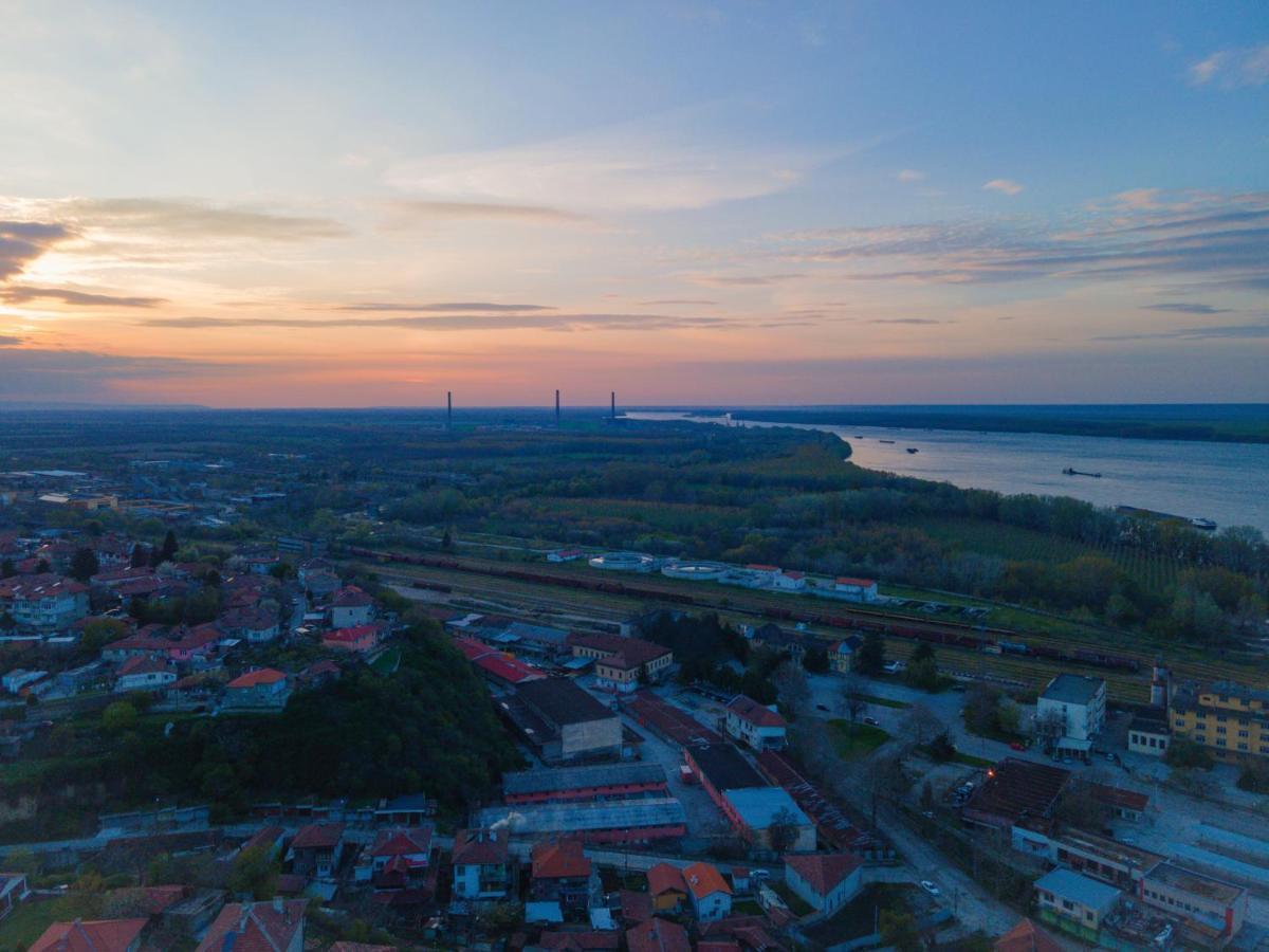 Пансион - Димитър Хадживасилев Svishtov Exterior foto